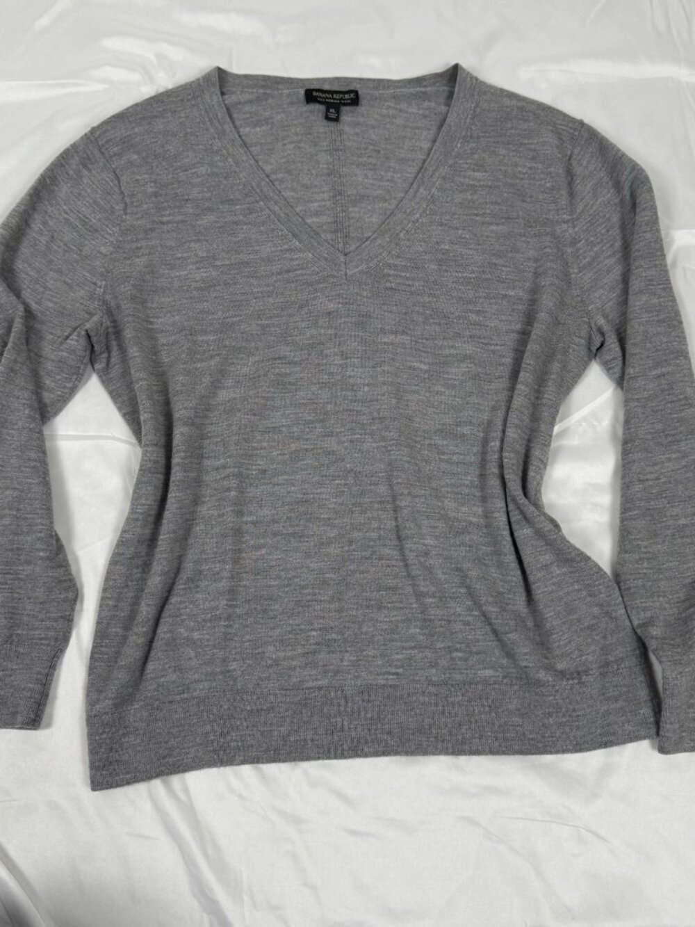 Banana Republic 100% Merino Wool V-Neck Sweater Gray XL
